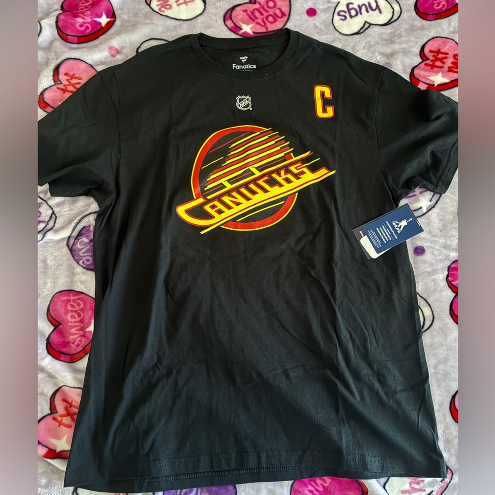 Fanatics Black Canucks Skate Quinn Hughes T-Shirt